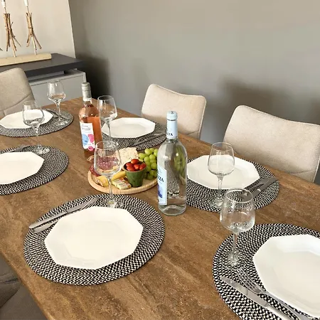 élégant T3 Avec Piscine, Terrasse, Parking, 6 Pers *