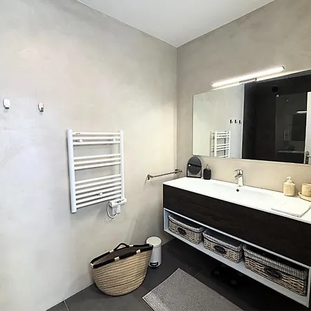 Elegant T3 Avec Piscine, Terrasse, Parking, 6 Pers Апартаменты *