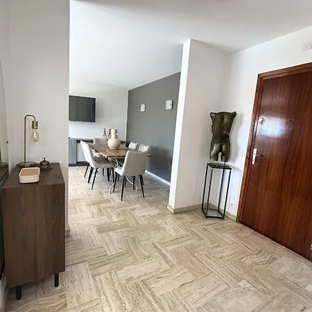 Апартаменты Elegant T3 Avec Piscine, Terrasse, Parking, 6 Pers *
