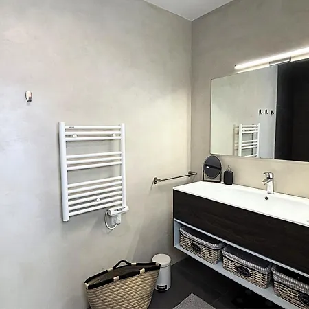 Elegant T3 Avec Piscine, Terrasse, Parking, 6 Pers *